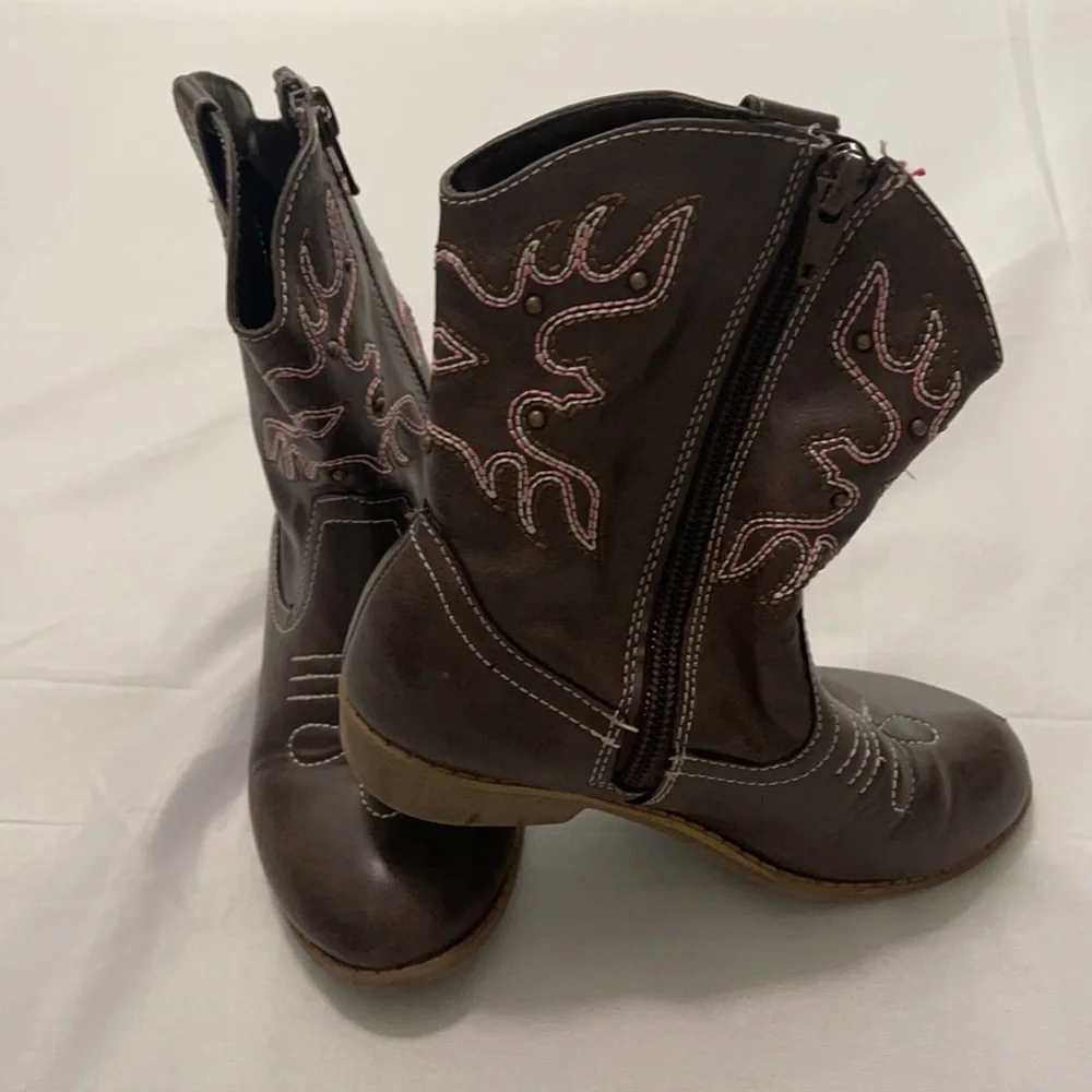 Little Girl Boots - Picture 2 of 2